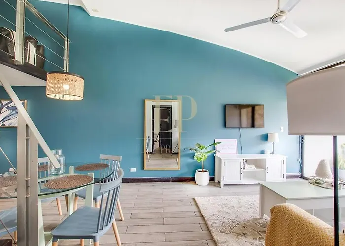Cr Mariposa Rentals Lakeview Penthouse With Office Space, Pool, Gym, Tennis