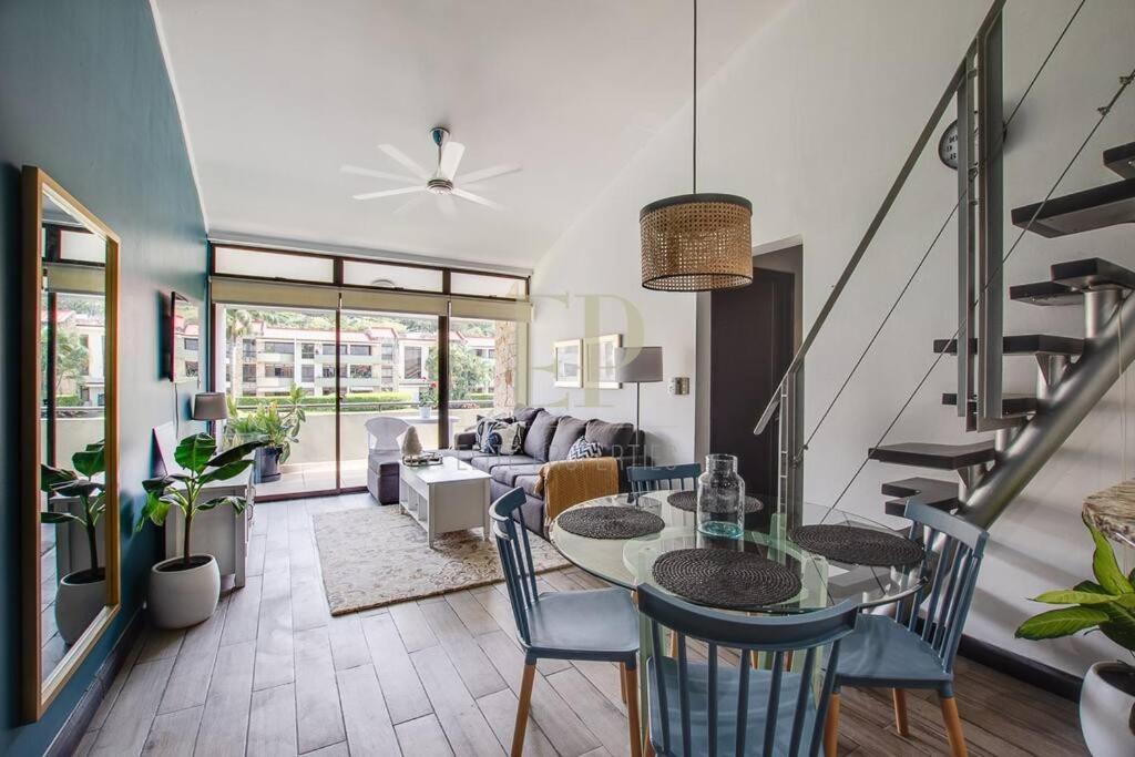 Apartment Cr Mariposa Lakeview Penthouse With Office Space, Pool, Gym, Tennis