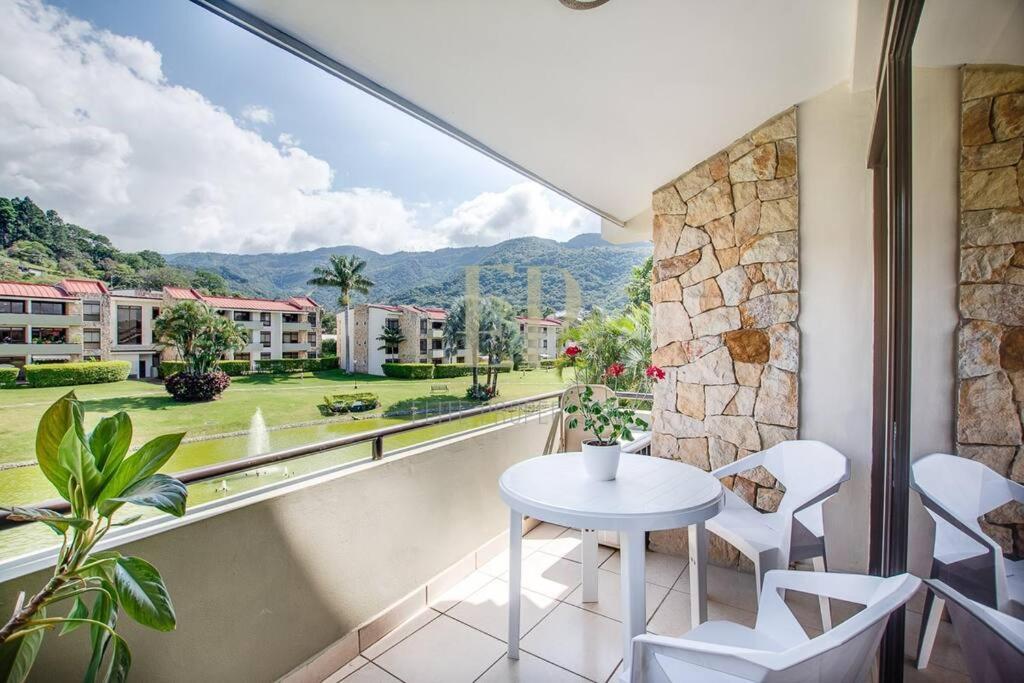 Apartment Cr Mariposa Lakeview Penthouse With Office Space, Pool, Gym, Tennis Santa Ana (San Jose)