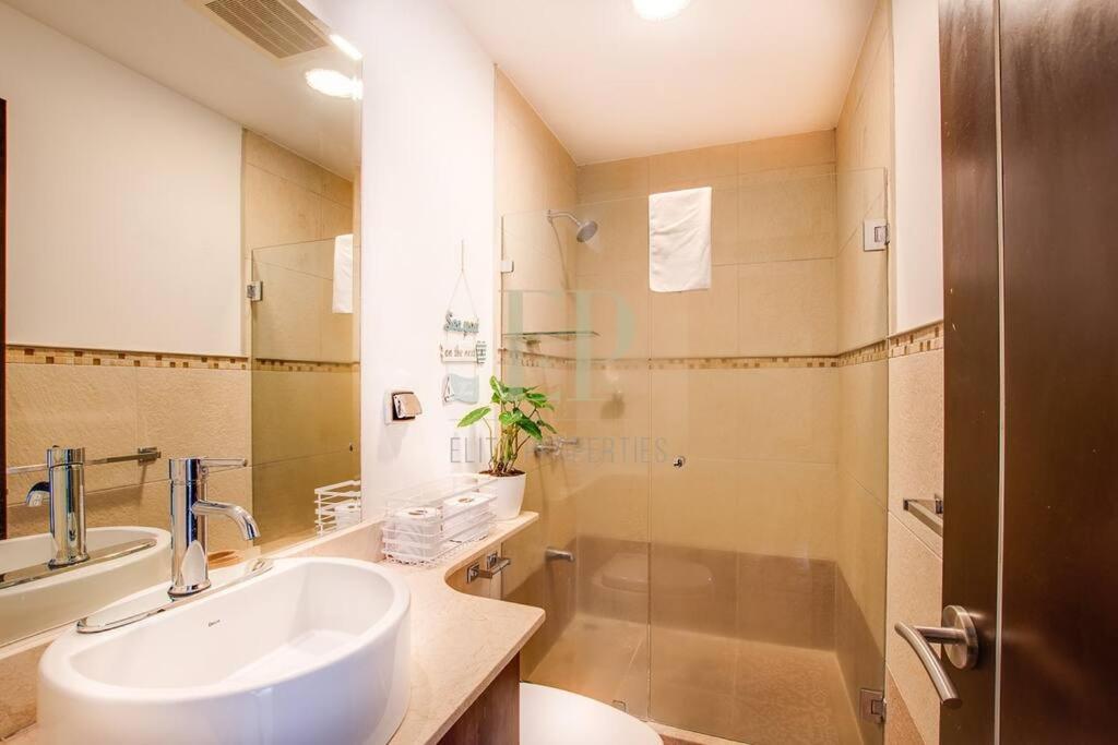 Apartment Cr Mariposa Lakeview Penthouse With Office Space, Pool, Gym, Tennis *