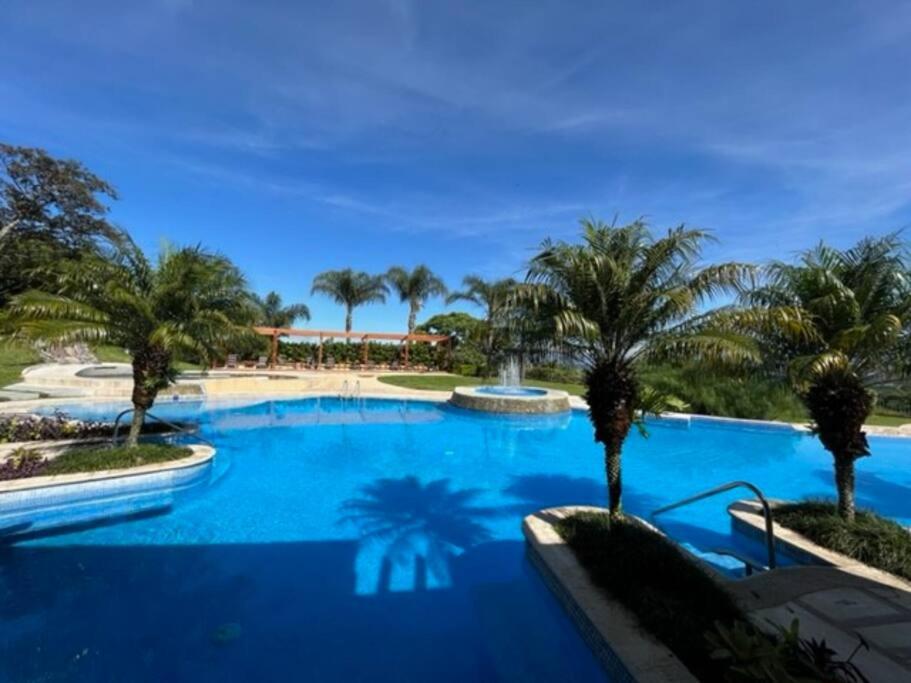 Cr Mariposa Lakeview Penthouse With Office Space, Pool, Gym, Tennis
