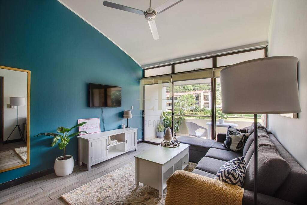 Cr Mariposa Lakeview Penthouse With Office Space, Pool, Gym, Tennis