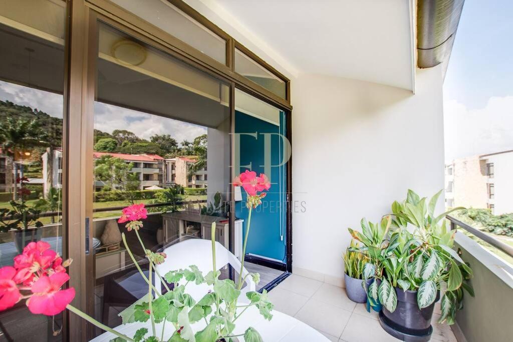 Cr Mariposa Lakeview Penthouse With Office Space, Pool, Gym, Tennis