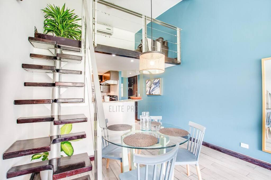 Cr Mariposa Lakeview Penthouse With Office Space, Pool, Gym, Tennis Apartment *