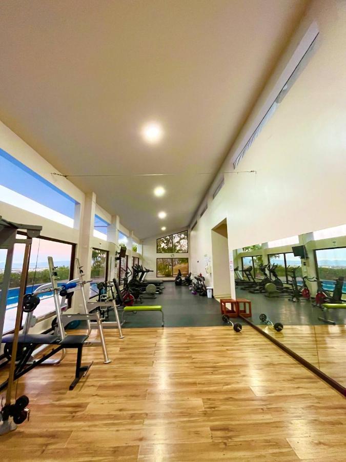 Cr Mariposa Lakeview Penthouse With Office Space, Pool, Gym, Tennis