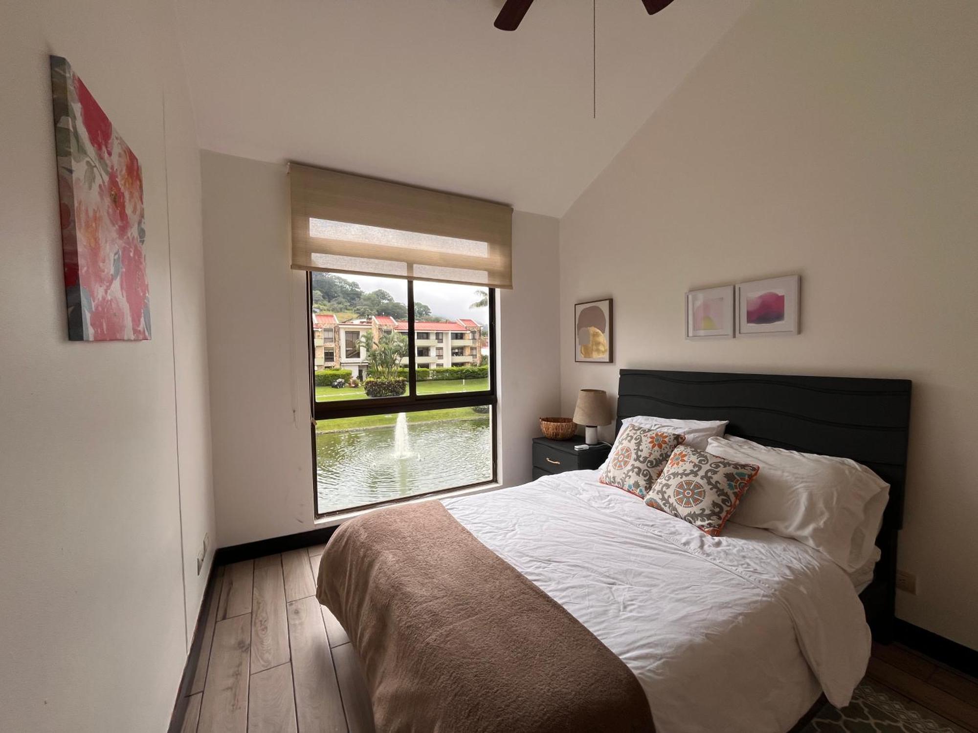 Cr Mariposa Lakeview Penthouse With Office Space, Pool, Gym, Tennis