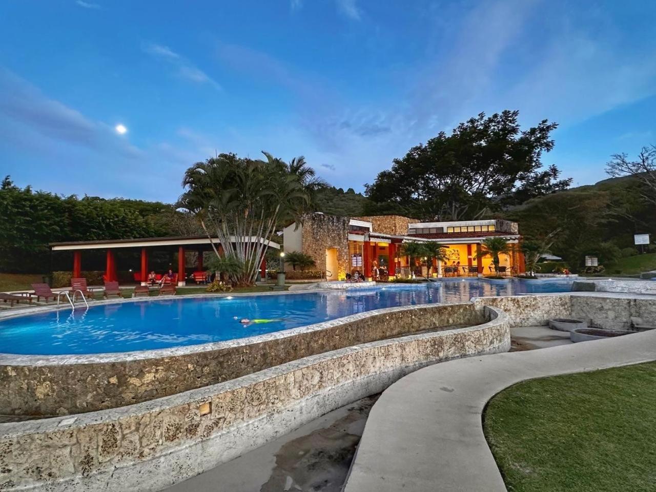 Cr Mariposa Lakeview Penthouse With Office Space, Pool, Gym, Tennis Santa Ana (San Jose)
