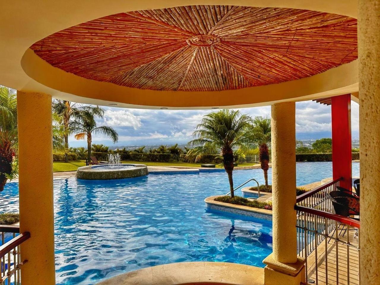 Cr Mariposa Lakeview Penthouse With Office Space, Pool, Gym, Tennis Santa Ana (San Jose)